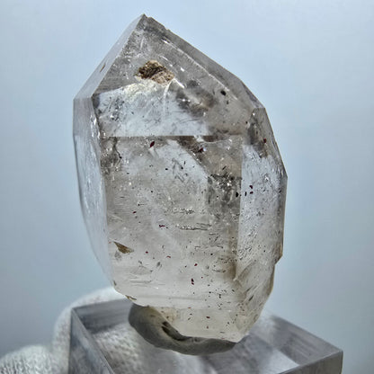 Pointe de sceptre en quartz fumé fantôme transparent, Goboboseb, Namibie, 44 x 33 x 22 mm 