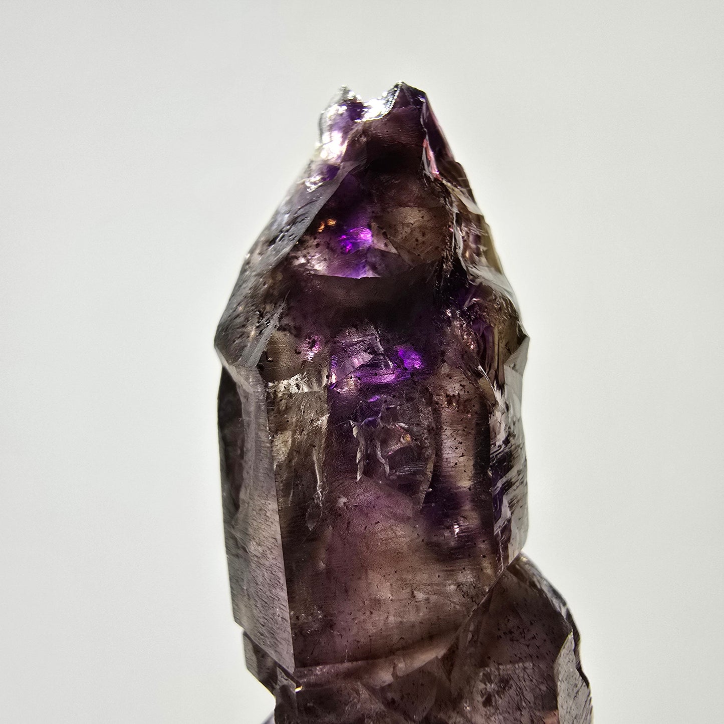 Améthyste fantôme rare, sceptre DT, amas Brandberg, Namibie, 49 x 21 x 14 mm 
