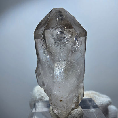 Sceptre en quartz fumé fantôme transparent, DT Point Goboboseb, Namibie, 39 x 17 x 14 mm 
