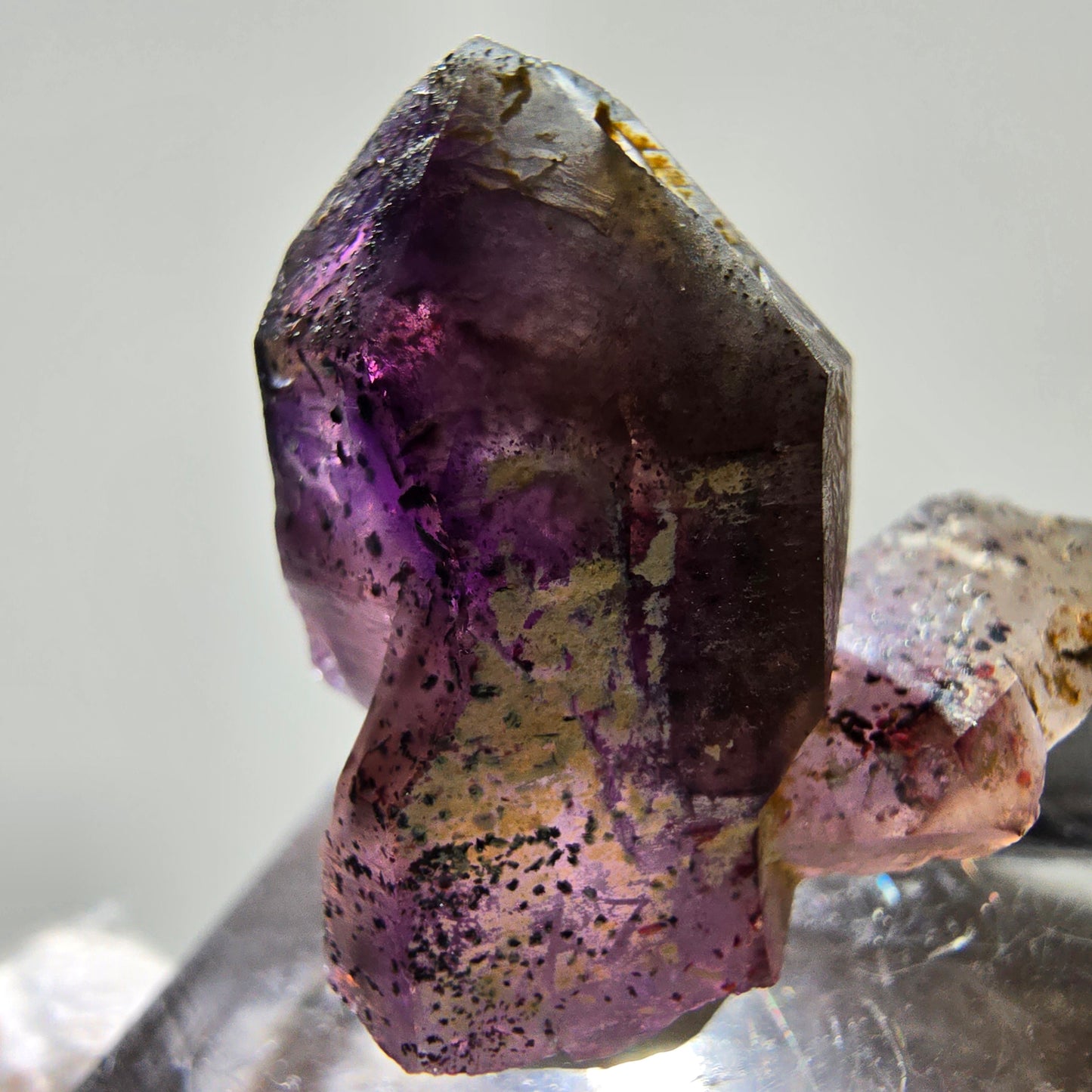 Rare spécimen de sceptre d'améthyste fantôme, Brandberg, Namibie, 25 x 24 x 14 mm 