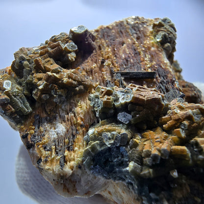 Tourmaline Schörl, muscovite, calcite UV, stade orthose Erongo, Namibie 82*55*45mm 