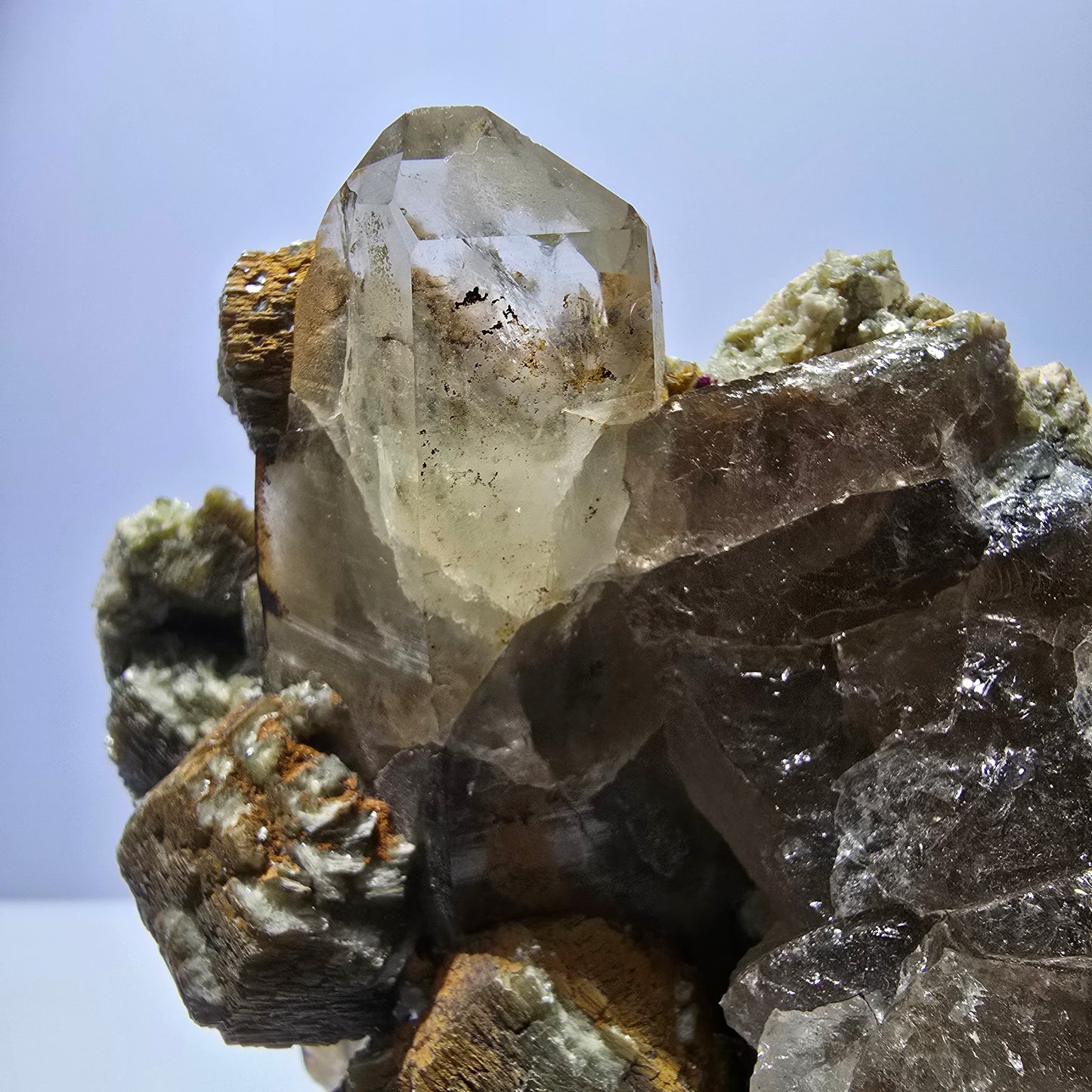 Grand spécimen de tourmaline Schorl, quartz fumé, muscovite et orthose, Erongo, Namibie, 145 x 112 x 80 mm 