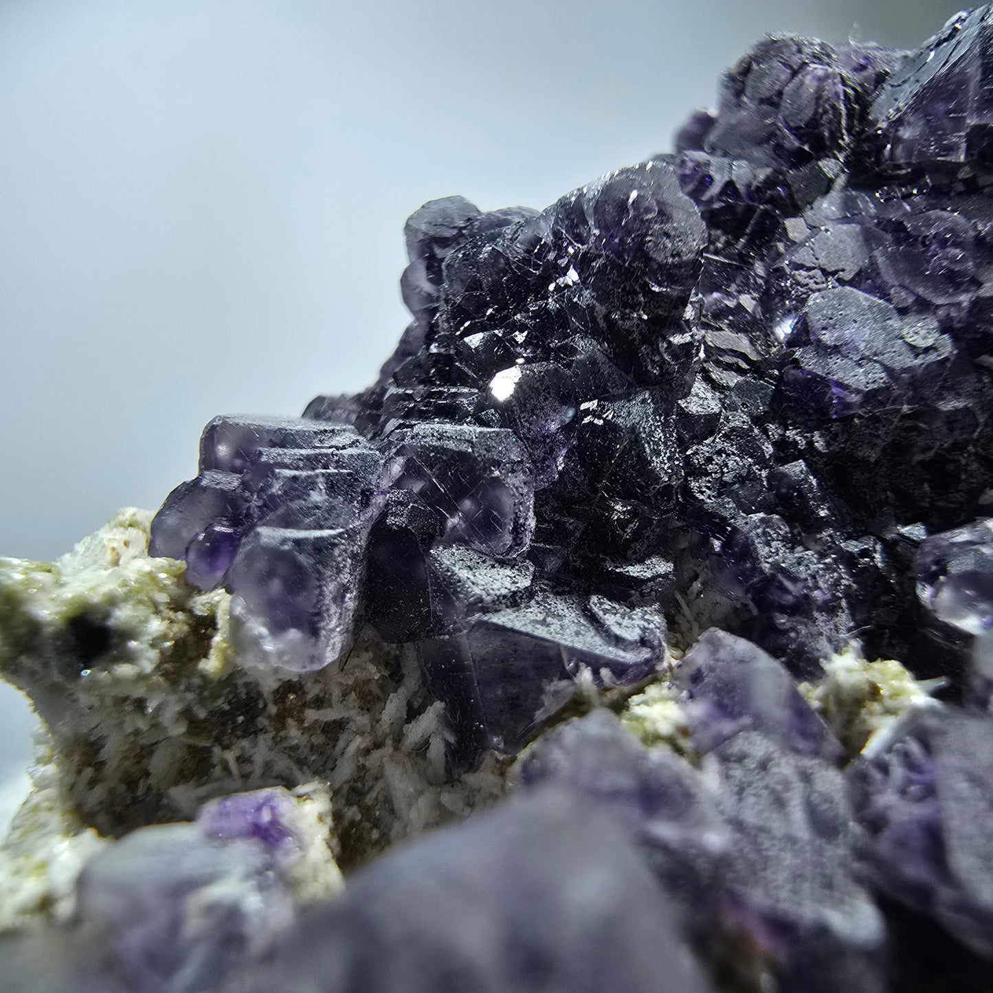 Phantom fluorite, hyalite, muscovite, orthoclase stage Erongo, Namibia 40*38*26mm 