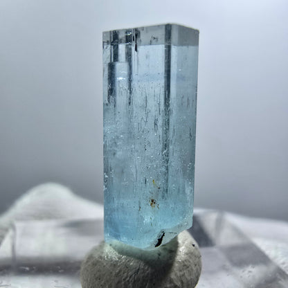 Cristal d'aigue-marine X clair rare Erongo, Namibie 21*11*7mm 