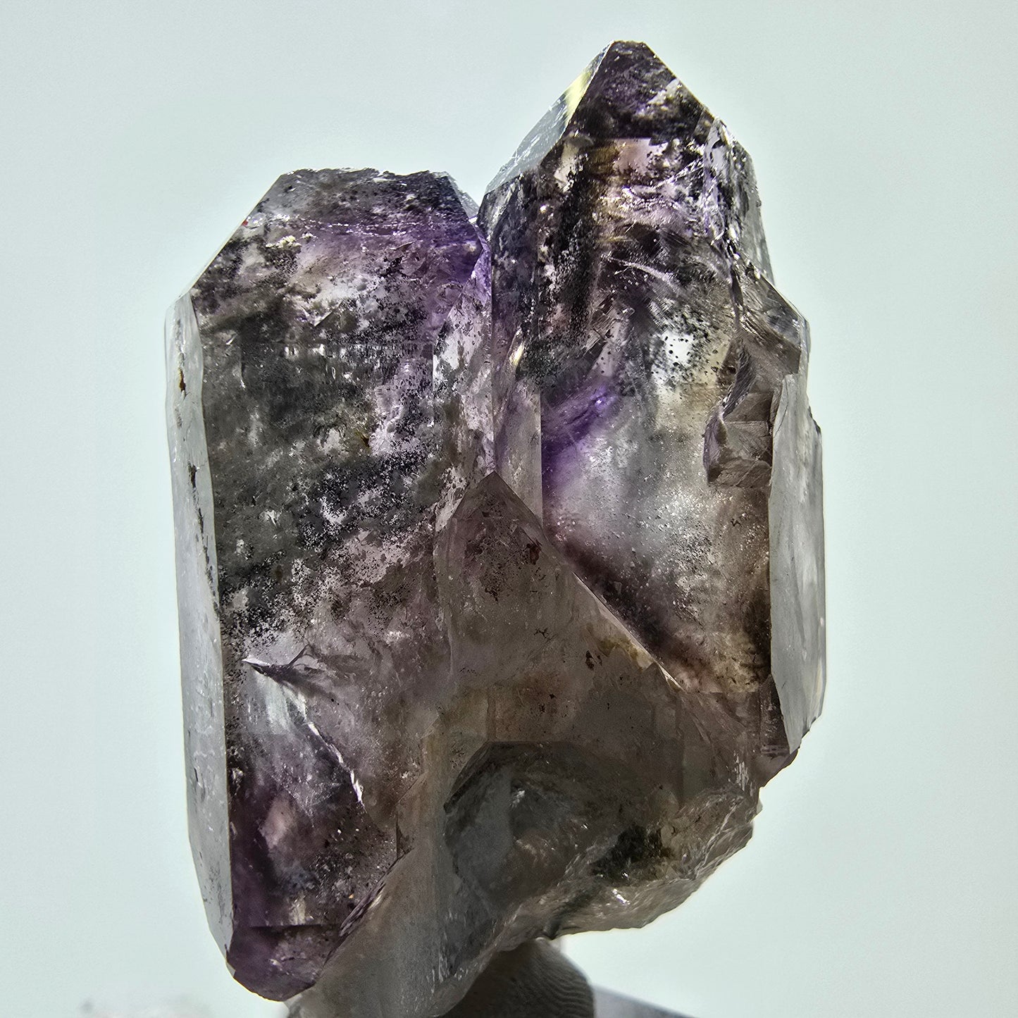 Améthyste fantôme rare, sceptre DT, amas Brandberg, Namibie, 50 x 26 x 24 mm 