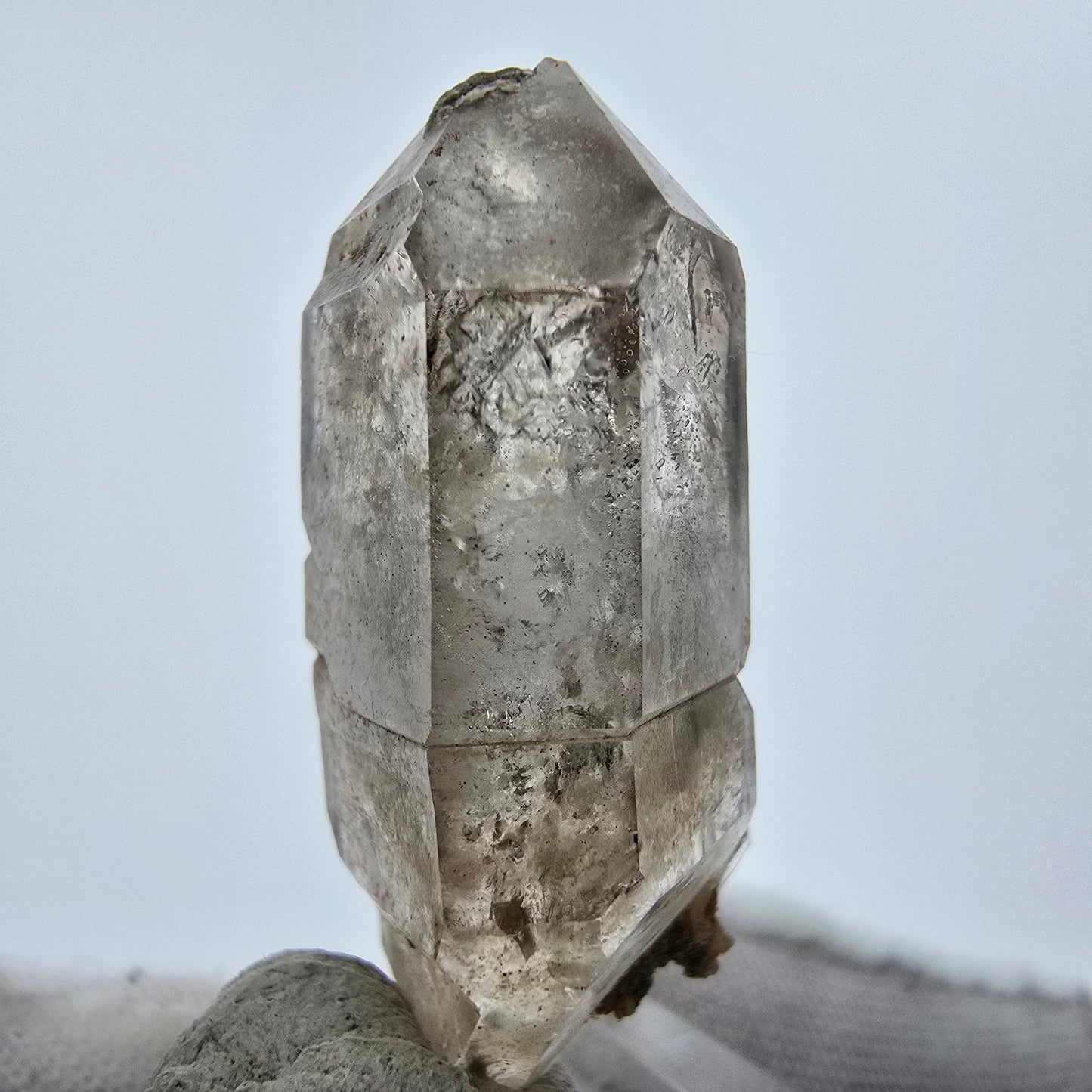 Enhydro Phantom Smoky Quartz Sceptre Tip 1x Bubble Goboboseb, Namibie 39*19*16mm 