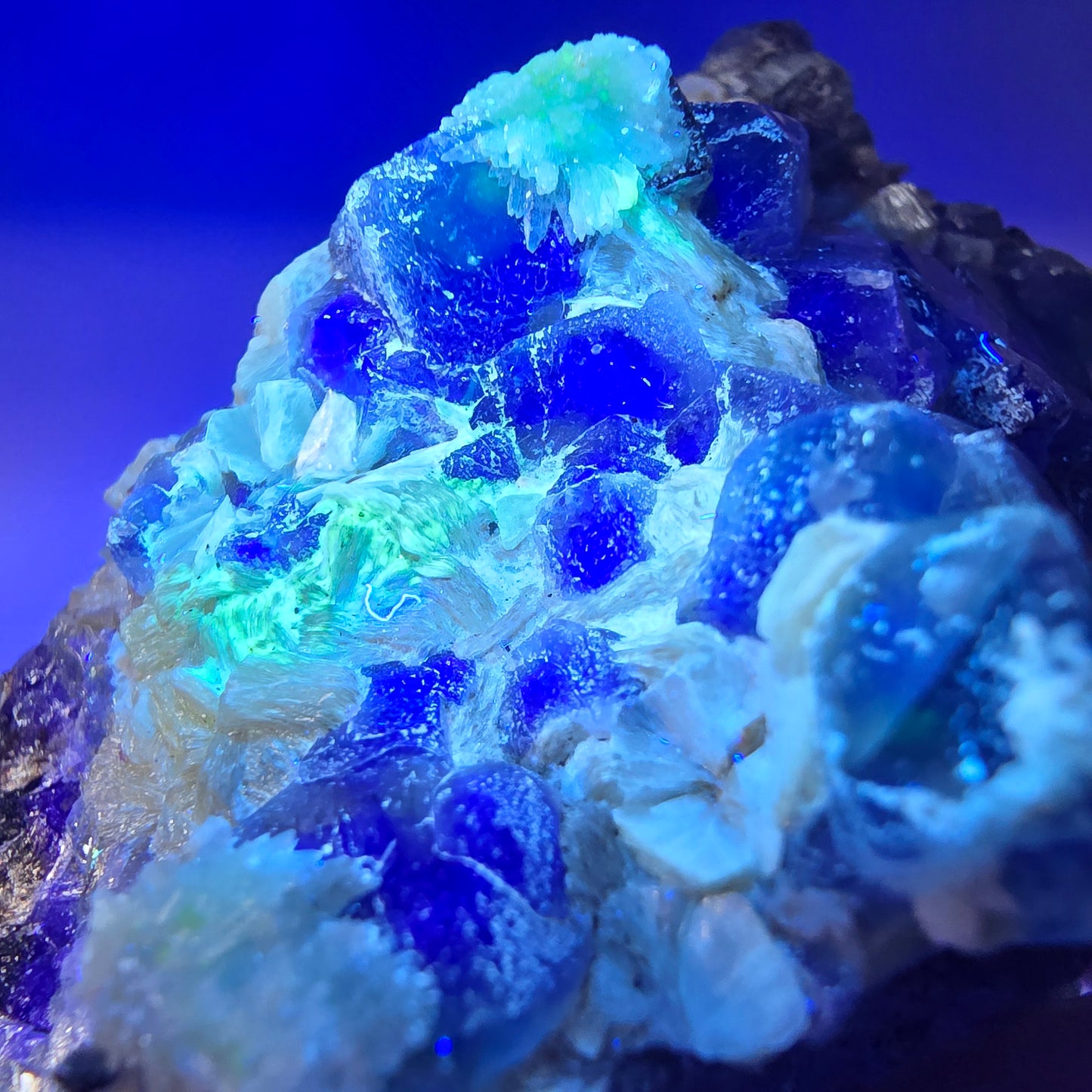 Rares cubes de fluorite fantôme, hyalite et spécimen de muscovite, Erongo, Namibie, 69 x 51 x 47 mm 