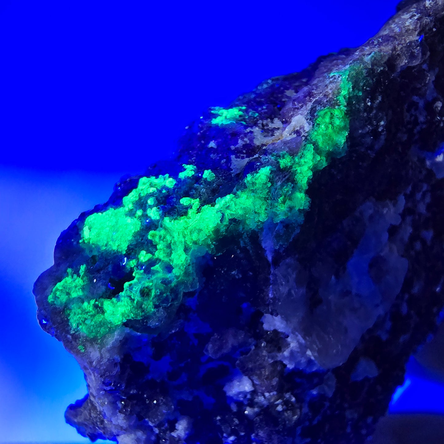 Spécimen rare de fluorite fantôme, hyalite et muscovite, Erongo, Namibie, 71 x 58 x 23 mm 