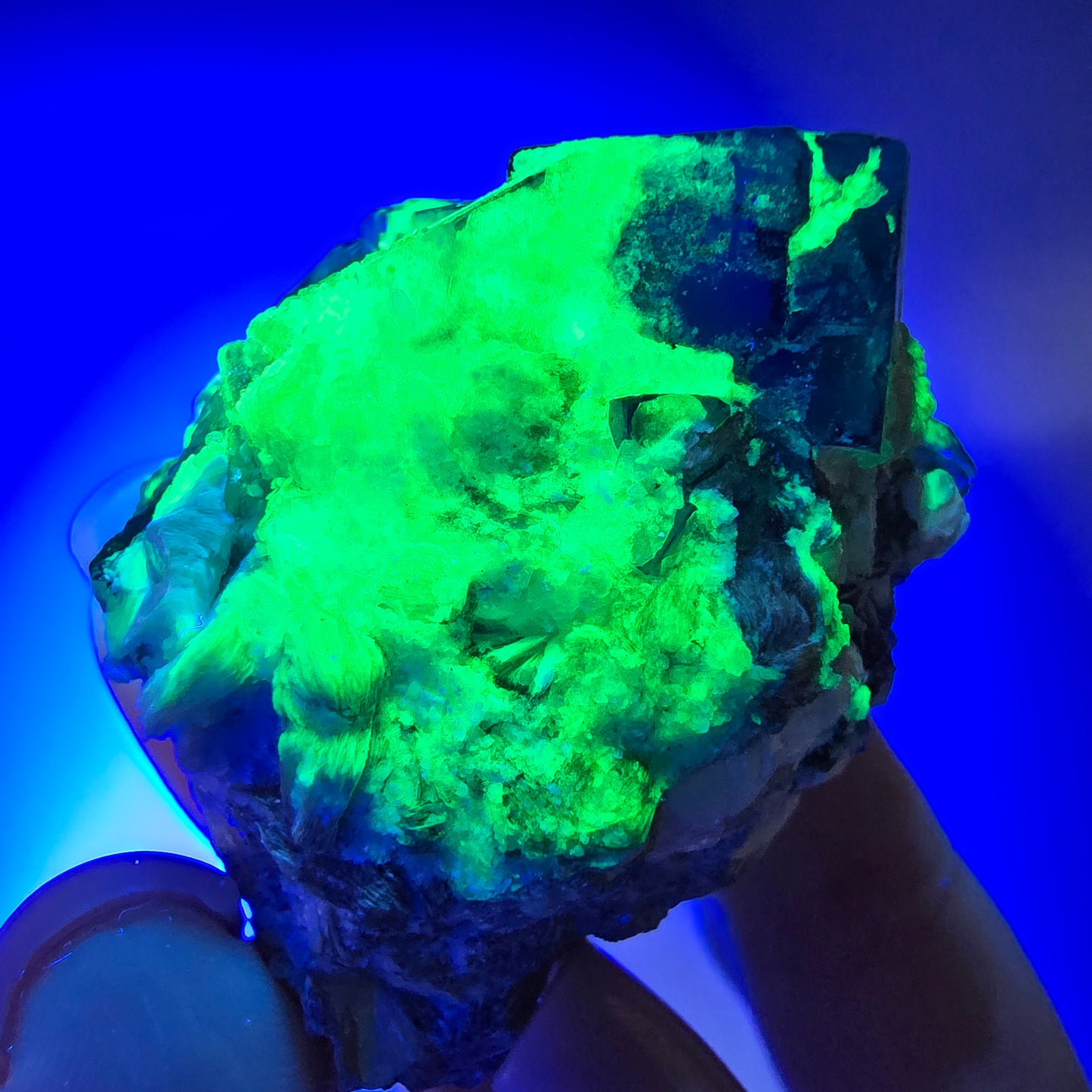 Phantom fluorite, hyalite, muscovite, orthoclase stage Erongo, Namibia 47*43*36mm 