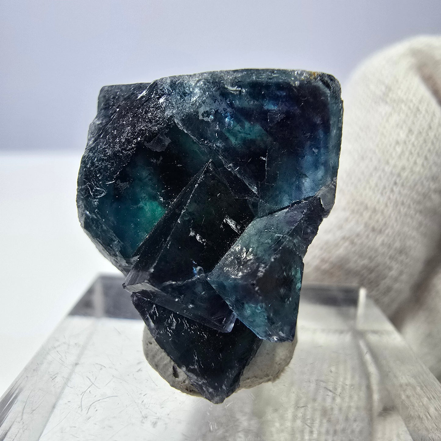Spécimen de cube de fluorite fantôme, zonal – Nouvelle découverte ! Okorusu, Namibie, 27 x 22 x 15 mm 