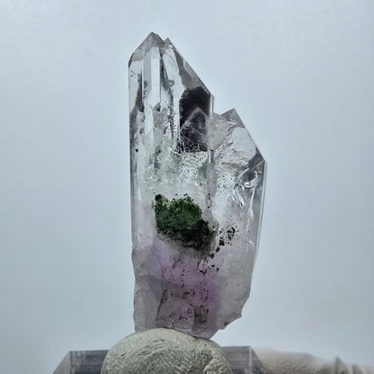 Améthyste fantôme avec hématite, mine Streep, Goboboseb, Namibie, 44 x 16 x 10 mm 