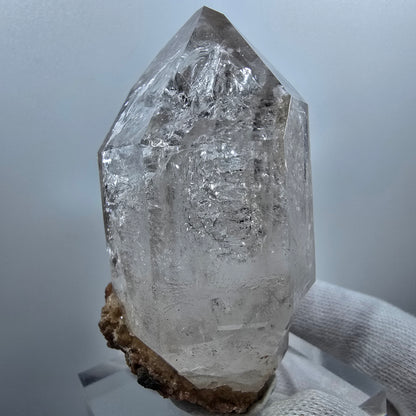 Sceptre squelette en quartz fumé Enhydro, calcite UV Valentine Pocket Goboboseb Namibie 77 x 44 x 38 mm 