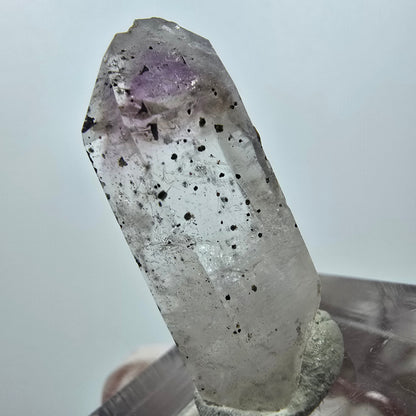 Améthyste fantôme avec hématite, mine Streep, Goboboseb, Namibie, 33 x 14 x 11 mm 