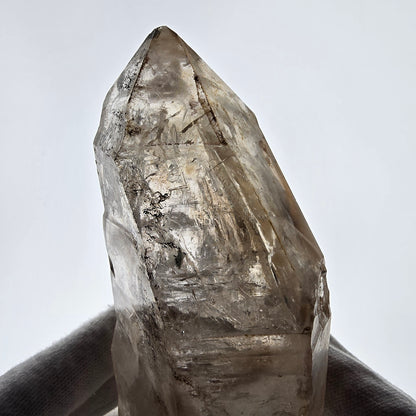 Quartz fumé squelette fantôme lémurien DT, calcite UV Valentine Pocket, Namibie 129 x 61 x 48 mm 