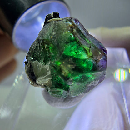 Cube hexagonal de fluorite fantôme, muscovite, tourmaline Schörl, Erongo, Namibie, 14 x 13 x 13 mm 