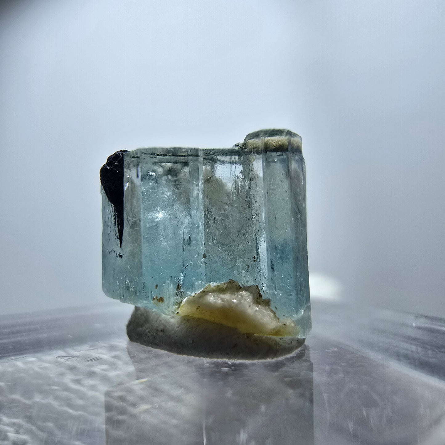 Seltener Aquamarin X mit Schörl Turmalin Erongo, Namibia 12*9*9mm