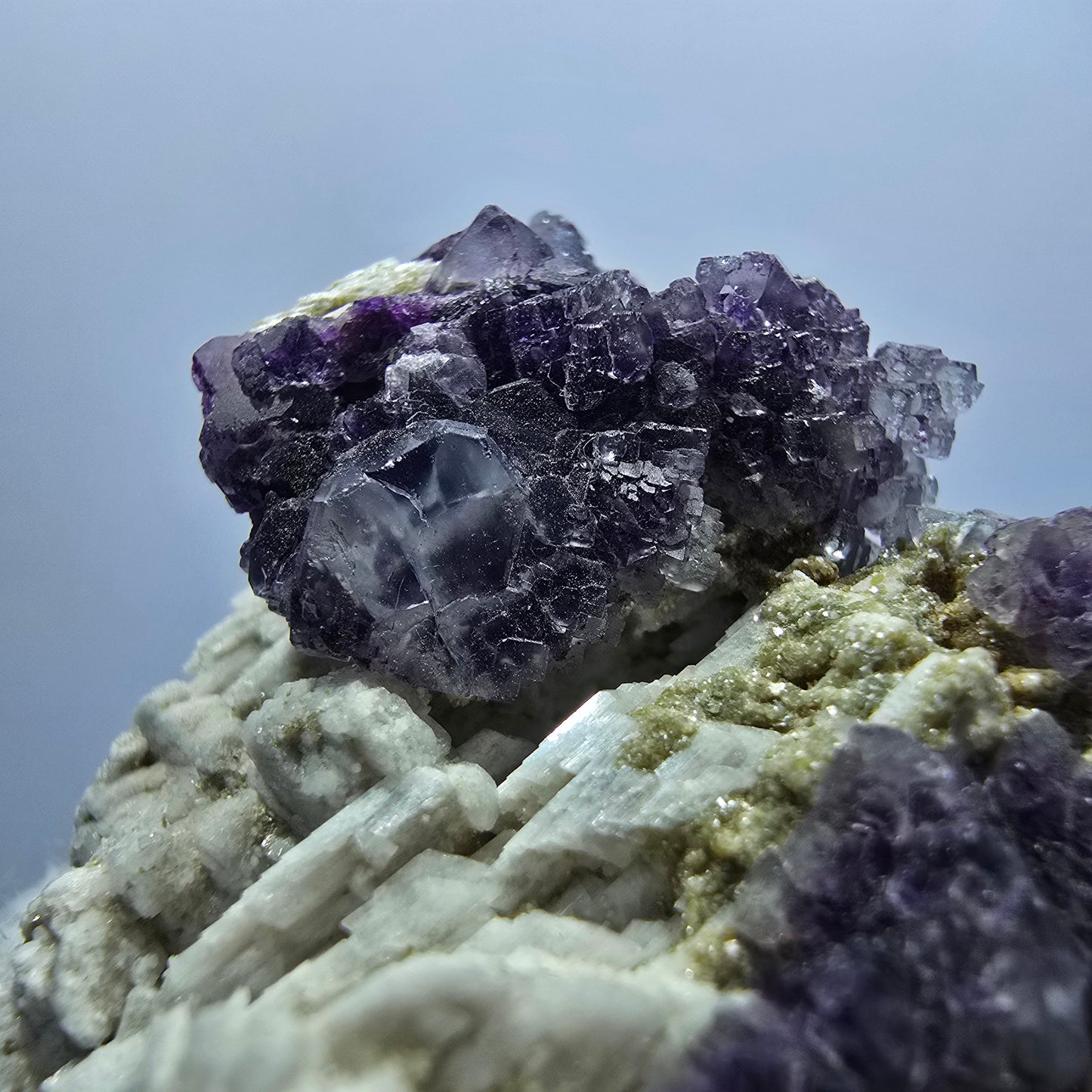 Cube de fluorite fantôme, muscovite, spécimen d'orthose, Erongo, Namibie, 56 x 44 x 28 mm 