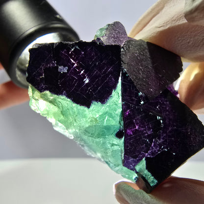 Spécimen de cube de fluorite fantôme vert violet zonal 11:11 Angel Pocket, Namibie 47*38*19mm 