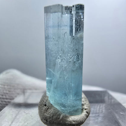 Cristal d'aigue-marine X clair rare Erongo, Namibie 21*11*7mm 