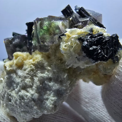 Bunte Phantom Fluorit Würfel Schörl Turmalin Muskovit Erongo, Namibia 52*50*35mm