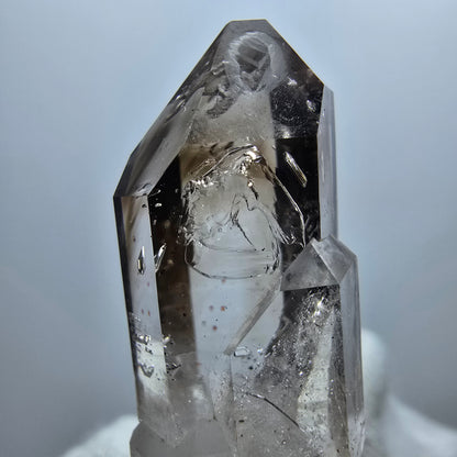Sceptre Enhydro Phantom Smoky Quartz DT, 2x Bubble Goboboseb, Namibie 42 x 12 x 13 mm 