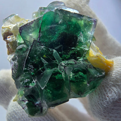Cubes de fluorite fantôme transparente, muscovite et hyalite, spécimen d'Erongo, Namibie, 46 x 43 x 35 mm 