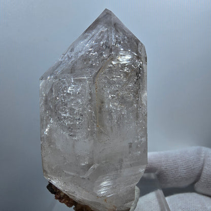 Sceptre squelette en quartz fumé Enhydro, calcite UV Valentine Pocket Goboboseb Namibie 77 x 44 x 38 mm 
