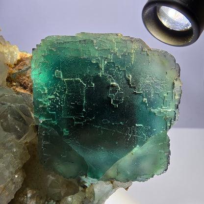 Grand spécimen de quartz parqueté en cube de fluorite fantôme Okorusu Namibie 134 x 89 x 44 mm 