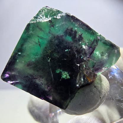 Cube de fluorite fantôme transparente, vert violet zonal, Okorusu, Namibie, 33 x 29 x 20 mm 