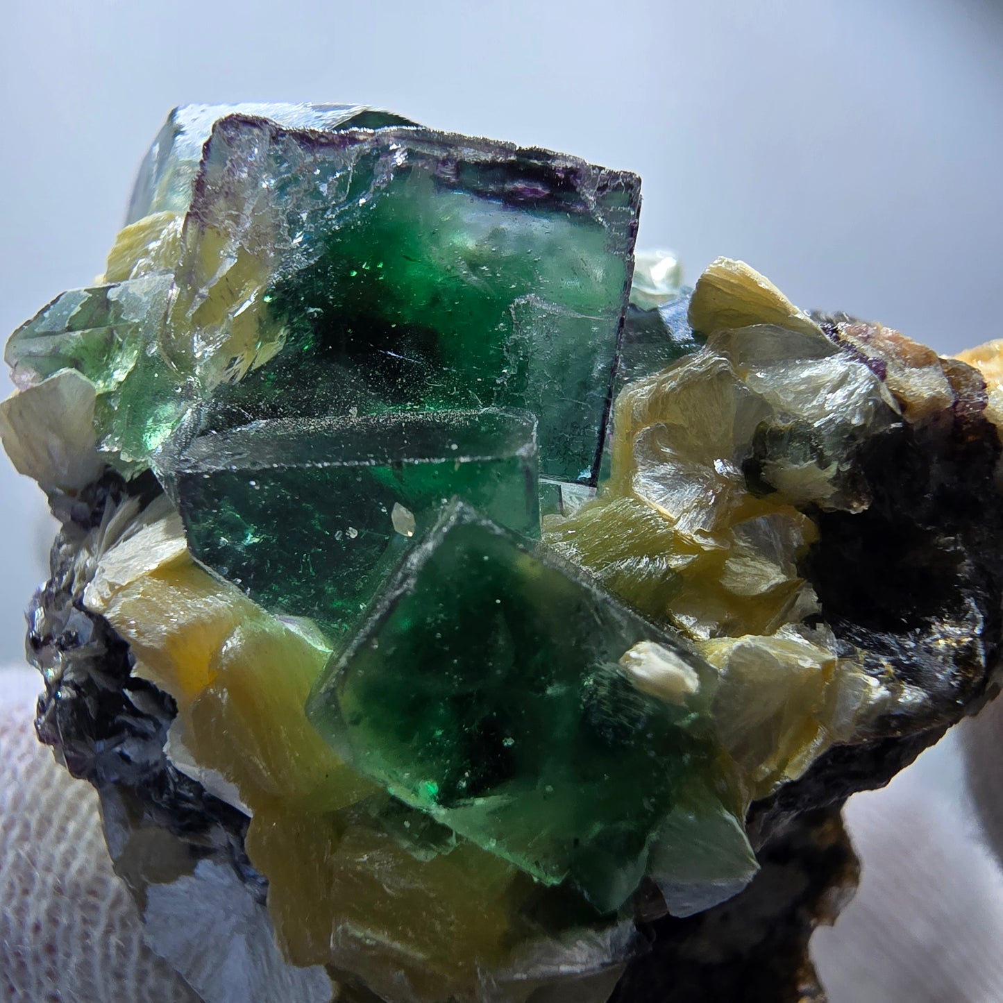 Phantom fluorite, hyalite, muscovite, orthoclase stage Erongo, Namibia 47*43*36mm 