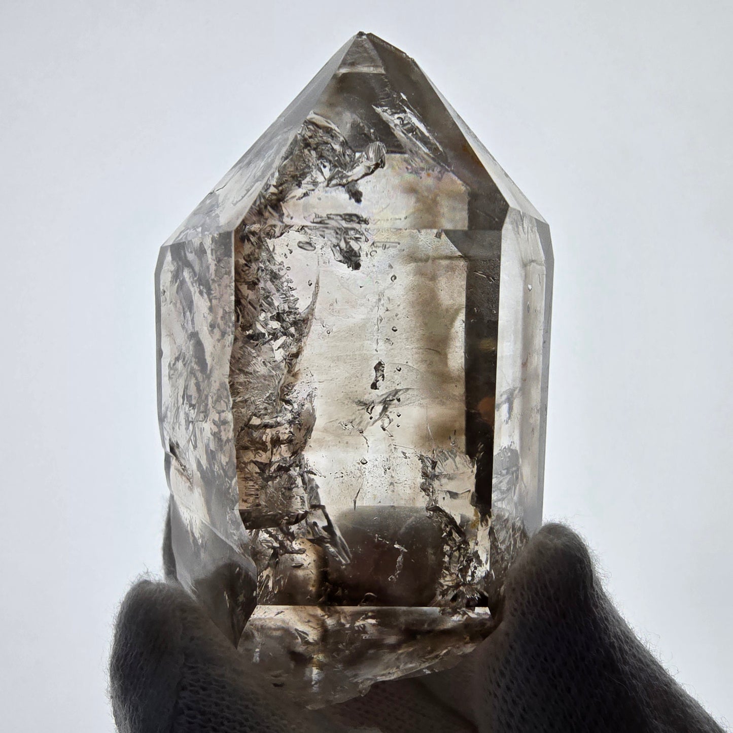 Sceptre DT en quartz fumé squelette Enhydro, poche Valentine en calcite UV, Namibie 71 x 43 x 31 mm 
