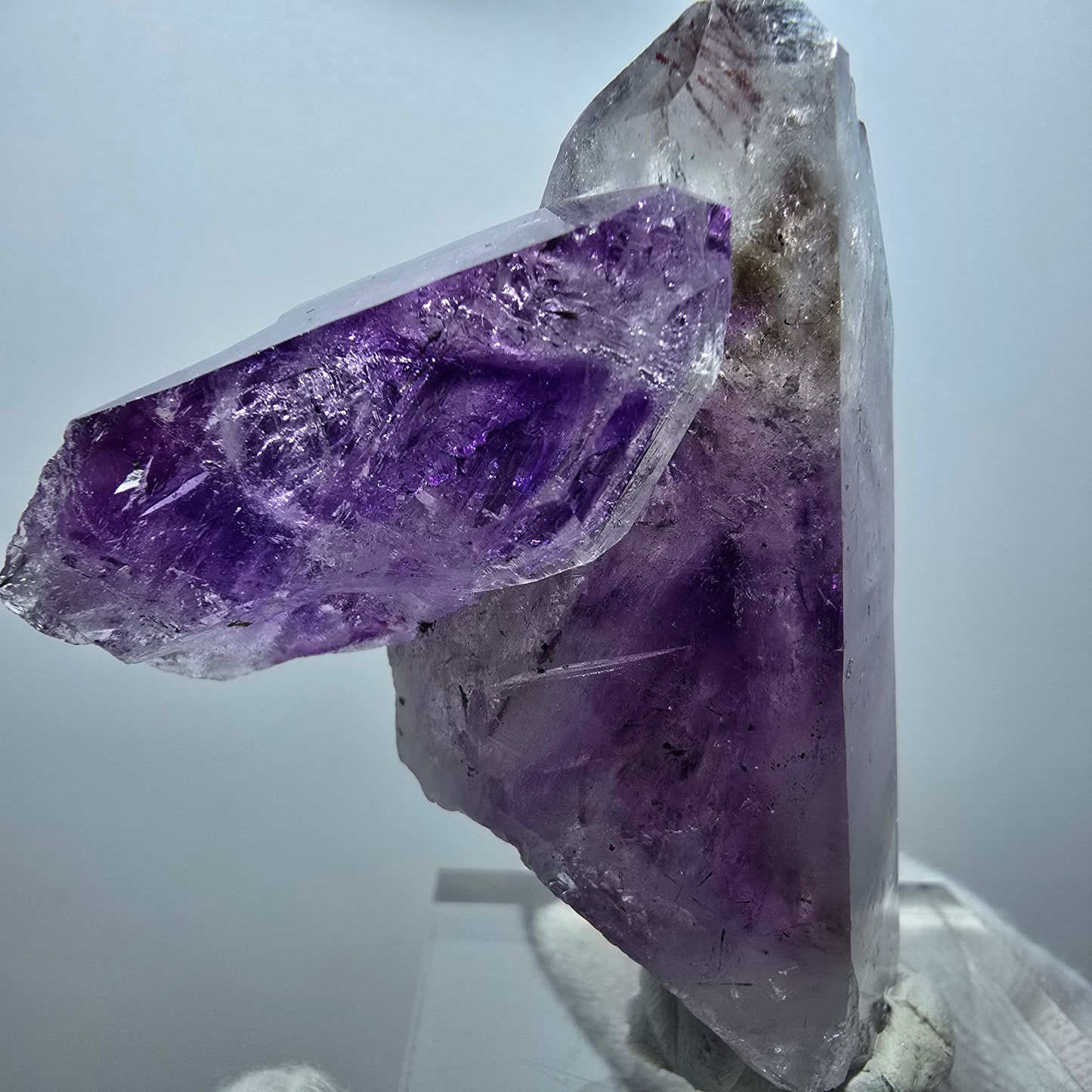 Harlekin Phantom Amethyst mit Analcim Stufe Streep Mine Gobob Namibia 66*54*35mm