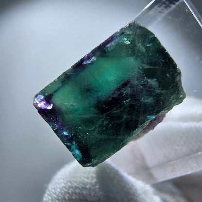 Spécimen rare de cube de fluorite fantôme, vert zonal et violet, Okorusu, Namibie, 22 x 19 x 14 mm 