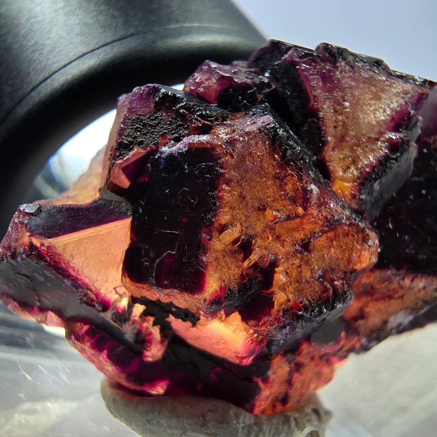 Spécimen rare de cube de fluorite fantôme zonal jaune violet Okorusu, Namibie 40*22*13mm 