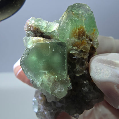 Rare cube de fluorite fantôme, spécimen de quartz vert violet Okorusu Namibie 47 x 28 x 25 mm 
