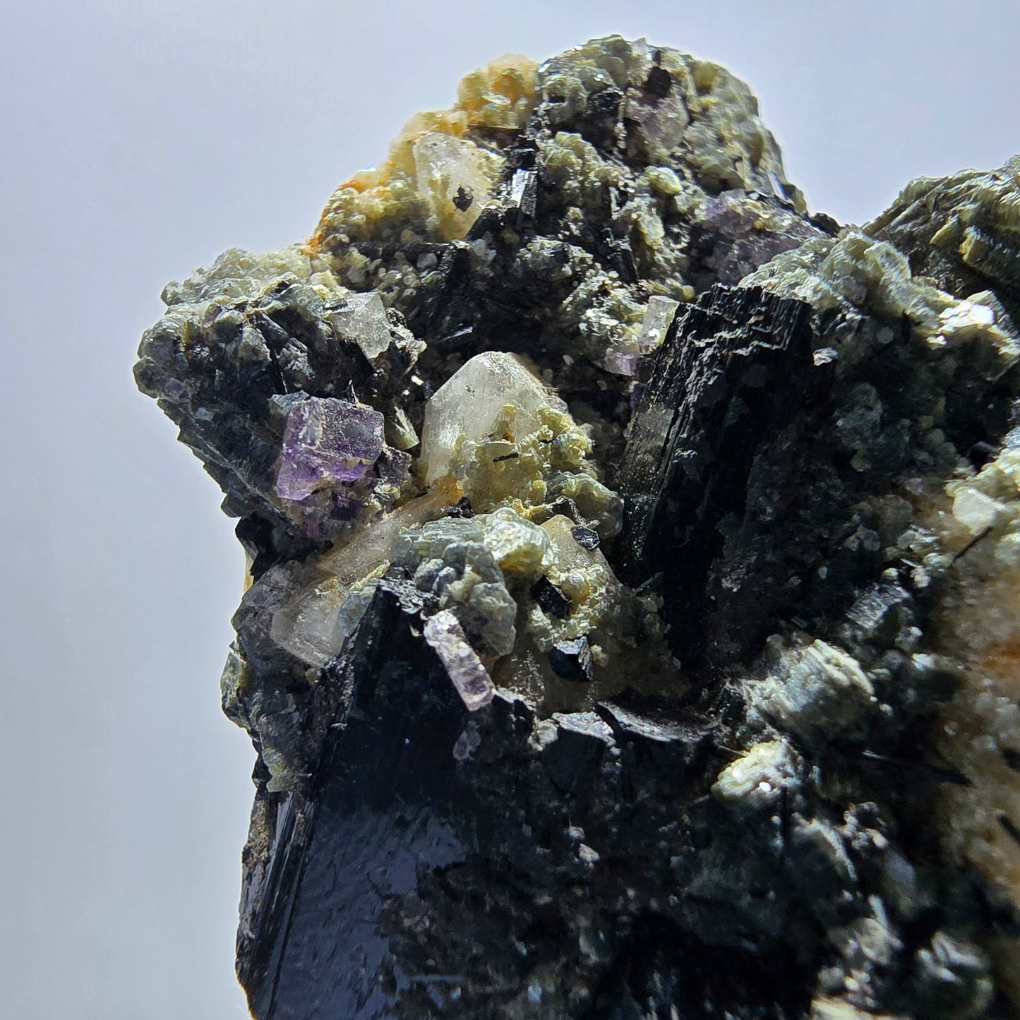 Tourmaline Schörl, muscovite, calcite UV, stade orthose Erongo, Namibie 64*56*47mm 