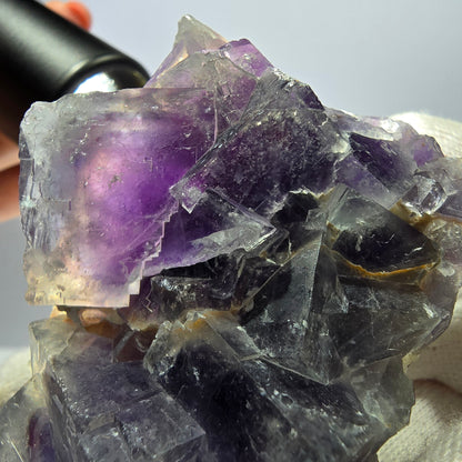 Rare spécimen de cube de fluorite fantôme, bleu-violet Okorusu Namibie 66 x 48 x 32 mm