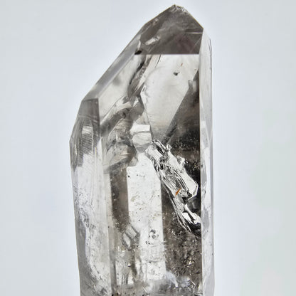 Sceptre de poche en quartz fumé fantôme squelette, Namibie, 57 x 25 x 18 mm 