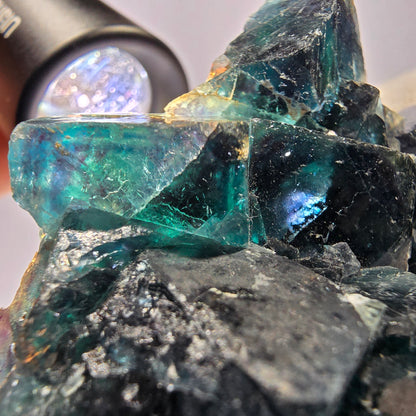 Rare spécimen de cube de fluorite fantôme, zonal – Nouvelle découverte ! Okorusu, Namibie, 67 x 62 x 27 mm 
