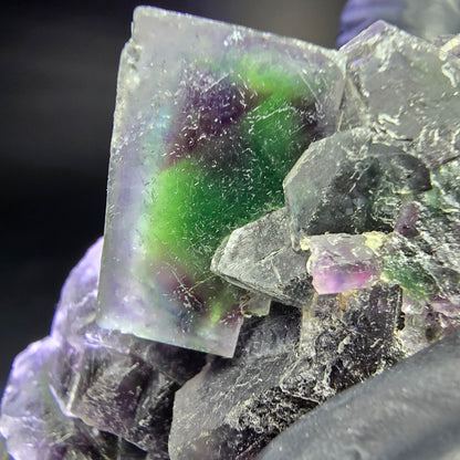 Rare niveau de cube de fluorite fantôme violet vert 86*46*31mm d'Okorusu, Namibie