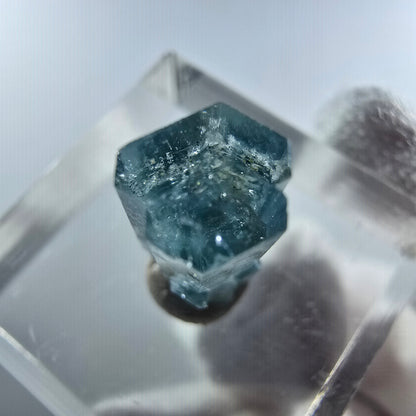 Cristal d'aigue-marine X clair rare Erongo, Namibie 15*7*7mm 