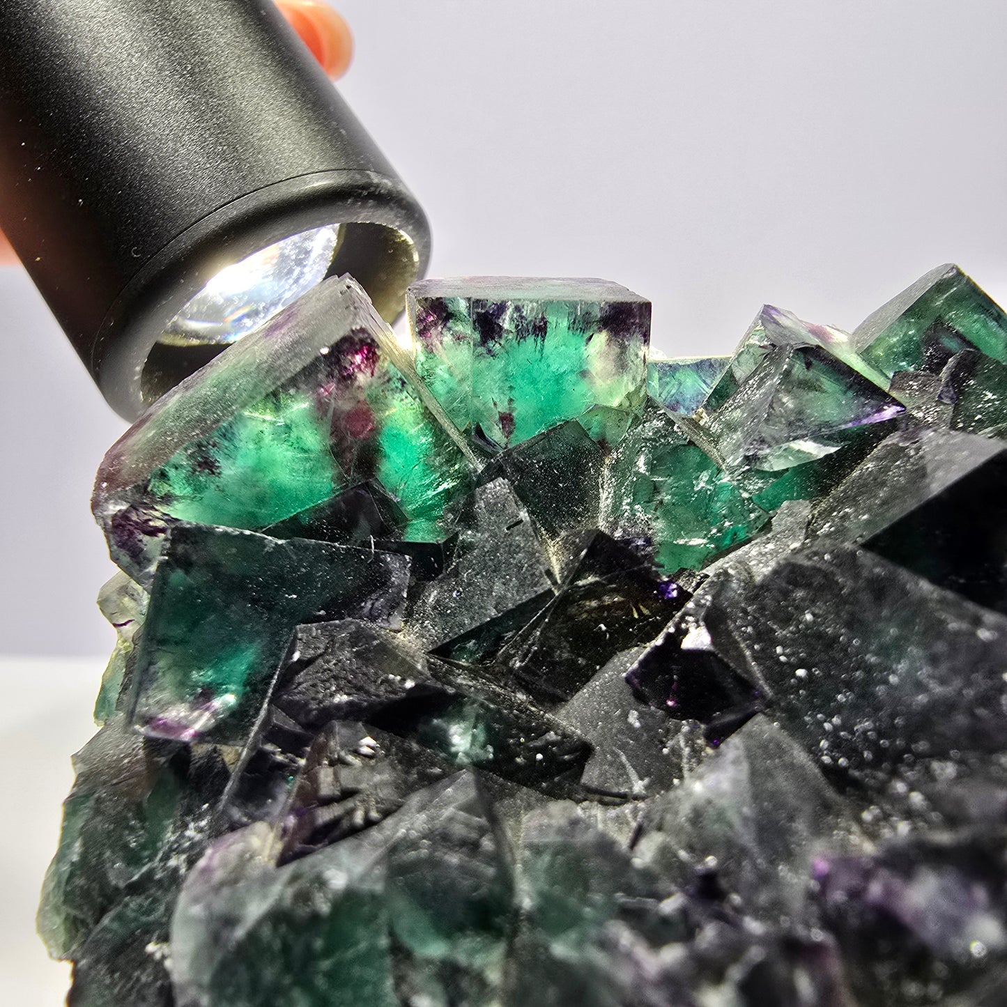 Grand spécimen de cube de fluorite fantôme, vert violet Okorusu Namibie 99*74*32mm 