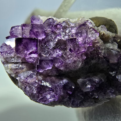 Rare spécimen de cube de fluorite fantôme violet zonal Okorusu, Namibie 31 x 20 x 11 mm 