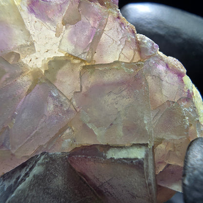 Cube de fluorite fantôme sur étape de quartz violet vert Omehane, Namibie 43*30*24mm