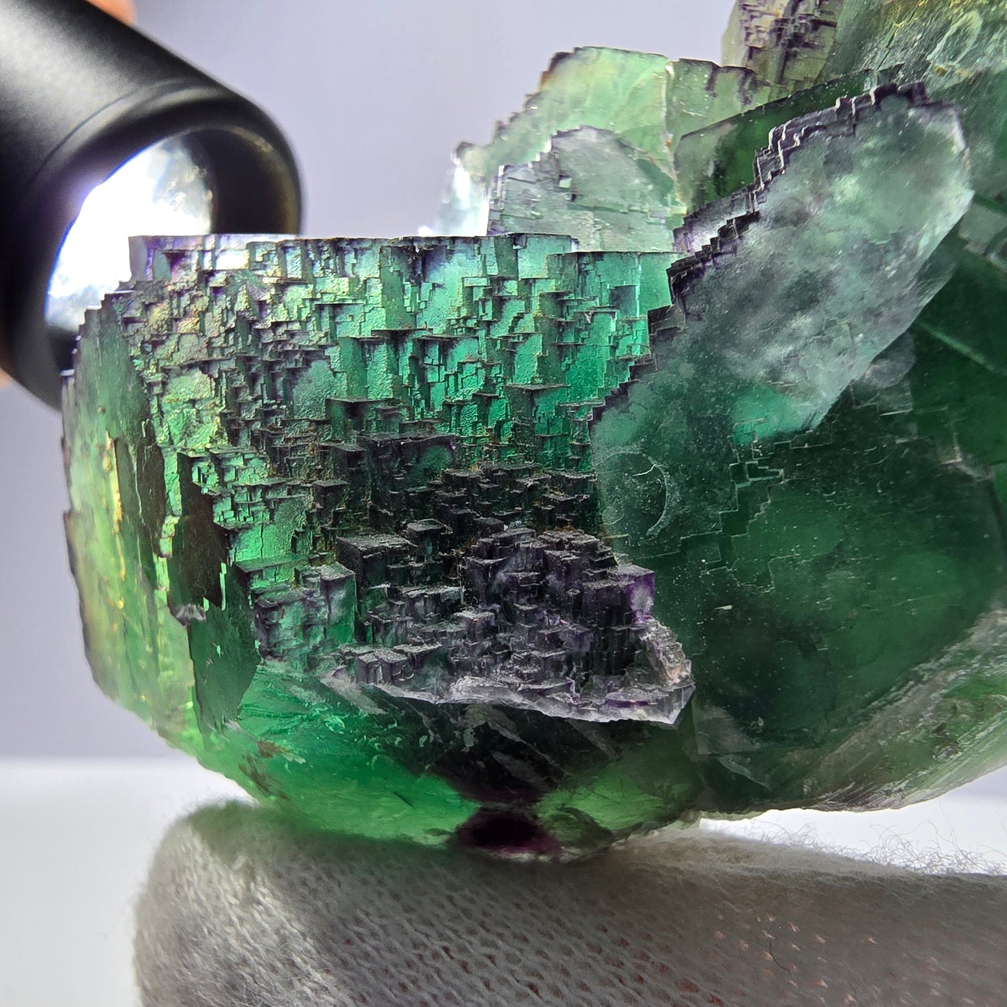 Spécimen de cube de fluorite fantôme transparent, parqueté, zonal, Okorusu, Namibie, 92 x 51 x 28 mm 