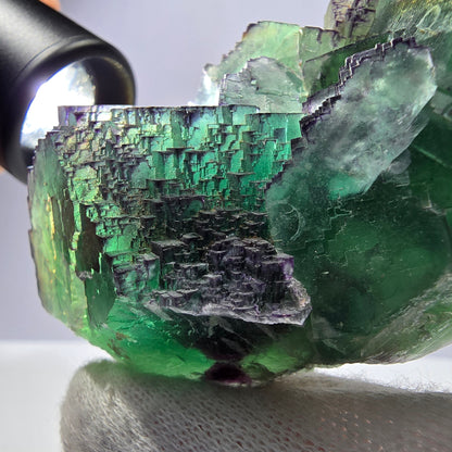 Spécimen de cube de fluorite fantôme transparent, parqueté, zonal, Okorusu, Namibie, 92 x 51 x 28 mm 