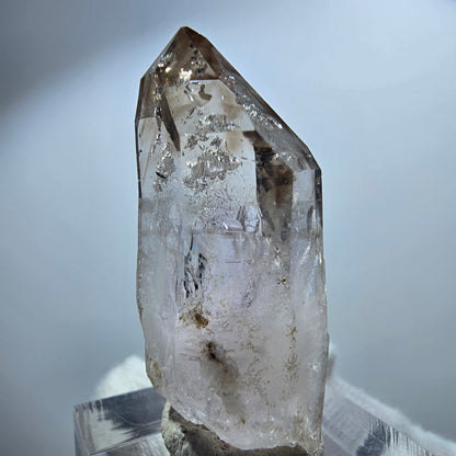 Pointe de sceptre en améthyste fantôme transparente, Goboboseb, Namibie, 40 x 18 x 15 mm 