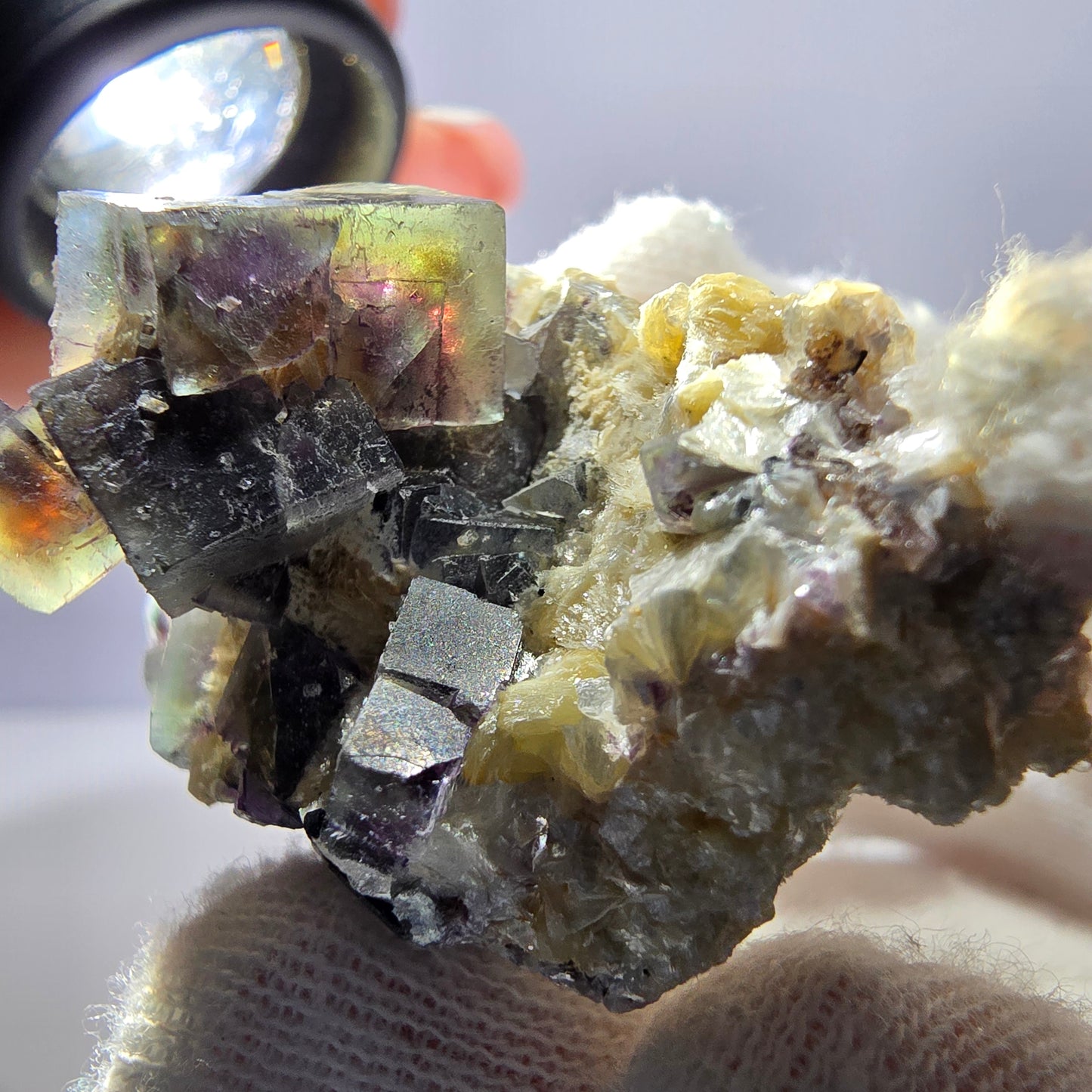 Spécimen de fluorite fantôme colorée, tourmaline scholle, muscovite, Erongo, Namibie, 43 x 31 x 25 mm 