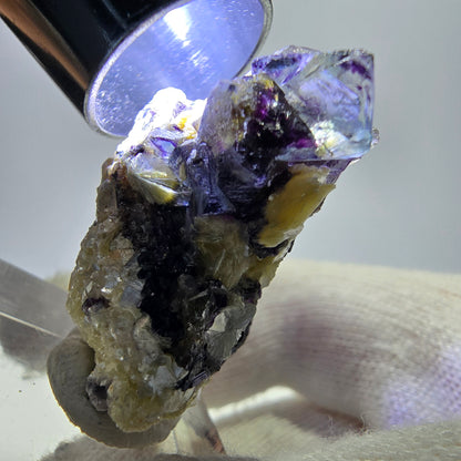 Spécimen de fluorite fantôme colorée, tourmaline schol, muscovite, quartz fumé, Erongo, Namibie, 35 x 25 x 20 mm 
