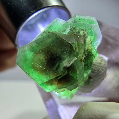 Cube hexagonal de fluorite fantôme, tourmaline Schorl d'Erongo, Namibie 17 x 16 x 13 mm 